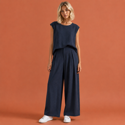 Dames linnen tweedelige set in marineblauw met minimalistisch design, zacht en comfortabel voor casual en stijlvolle outfits.