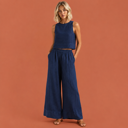 Dames tweedelige set in marineblauw met minimalistisch design, zacht en comfortabel voor casual en stijlvolle outfits.