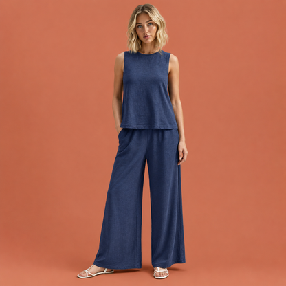 Dames zomer set in marineblauw met minimalistisch design, zacht en comfortabel voor casual en stijlvolle outfits.
