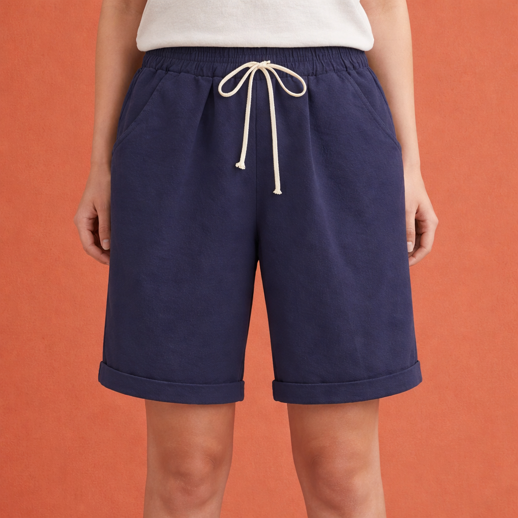 Dames zomer shorts in marineblauw met minimalistisch design, zacht en comfortabel voor casual en stijlvolle outfits.