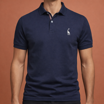 Herenpolo in marineblauw met minimalistisch design, zacht en comfortabel voor casual en stijlvolle outfits.