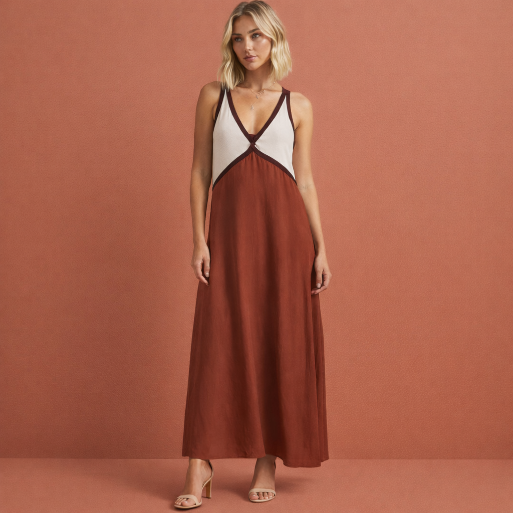 Marron lange mouwloze damesjurk met V-hals en comfortabele pasvorm, ideaal voor zomerse dagen en casual gelegenheden.