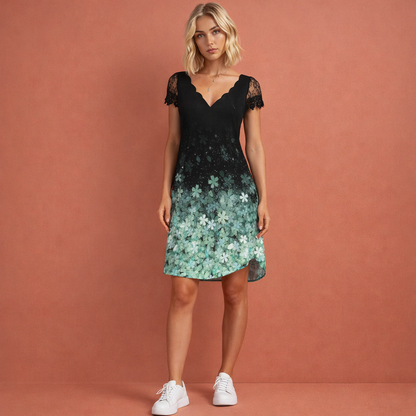 Dames mini-jurk in mintgroen met minimalistisch design, zacht en comfortabel voor casual en stijlvolle outfits.