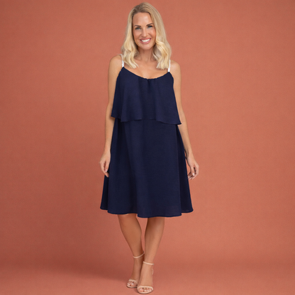 Navyblauwe zomer mini-jurk voor dames met comfortabele pasvorm, perfect voor warme dagen en casual gebruik.
