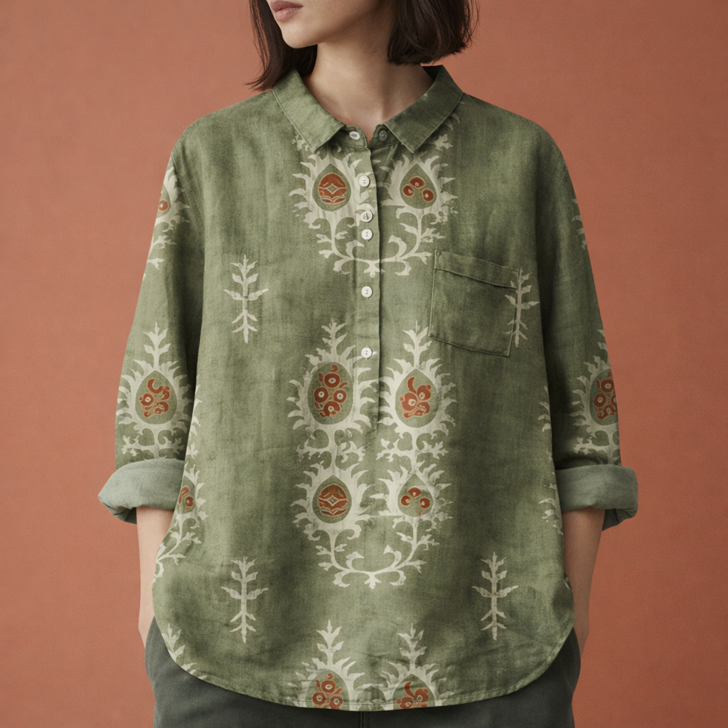 Dames blouse in olijfgroen met minimalistisch design, zacht en comfortabel voor casual en stijlvolle outfits.