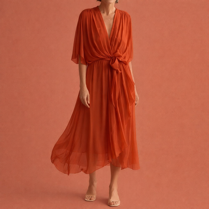 Dames maxi jurk in oranje met minimalistisch design, zacht en comfortabel voor casual en stijlvolle outfits.