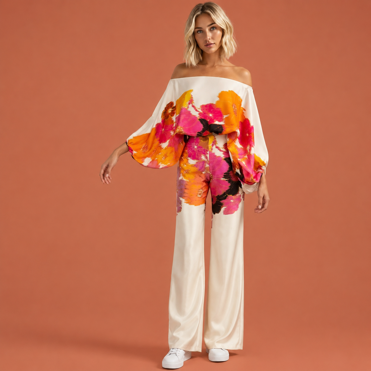 Dames satijnen tweedelige set in oranje met minimalistisch design, zacht en comfortabel voor casual en stijlvolle outfits.