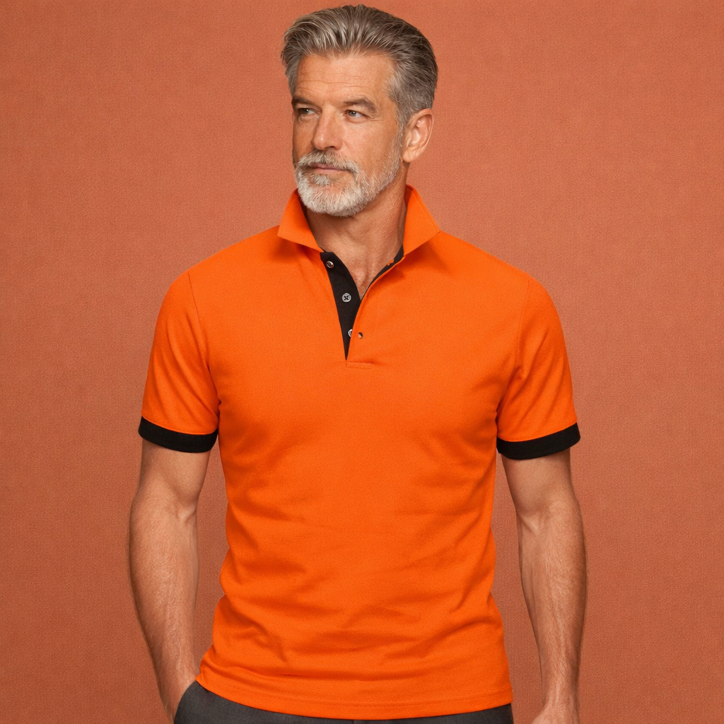 Heren polo in oranje met minimalistisch design, zacht en comfortabel voor casual en stijlvolle outfits.