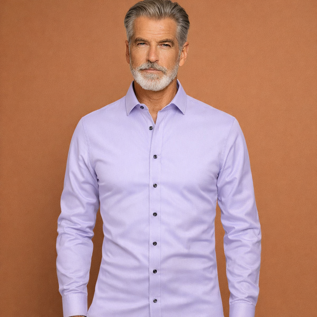 Heren overhemd in paars met minimalistisch design, zacht en comfortabel voor casual en stijlvolle outfits.