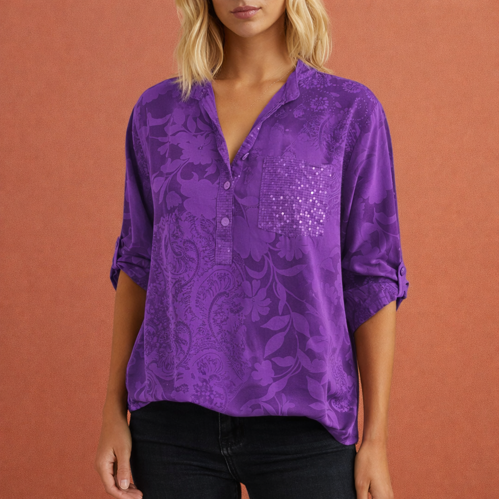 Dames blouse in paars met minimalistisch design, zacht en comfortabel voor casual en stijlvolle outfits.