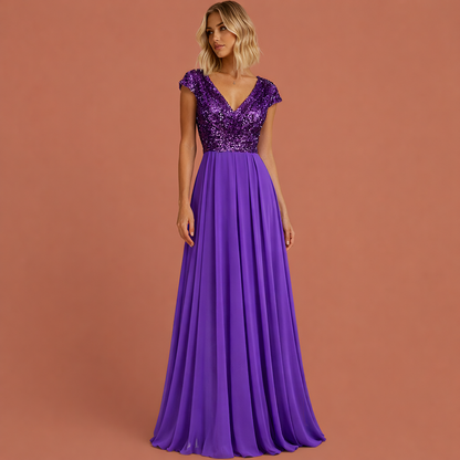 Dames maxi avondjurk in paars met minimalistisch design, zacht en comfortabel voor casual en stijlvolle outfits.