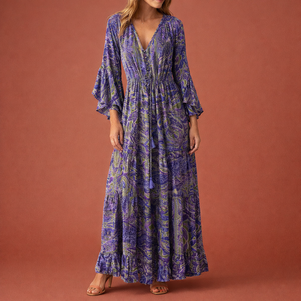 Dames maxi jurk in paars met minimalistisch design, zacht en comfortabel voor casual en stijlvolle outfits.