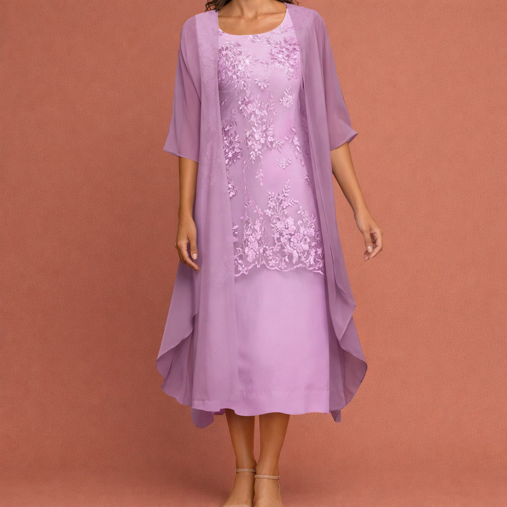Dames maxi jurk in paars met minimalistisch design, zacht en comfortabel voor casual en stijlvolle outfits.