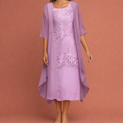 Dames maxi jurk in paars met minimalistisch design, zacht en comfortabel voor casual en stijlvolle outfits.