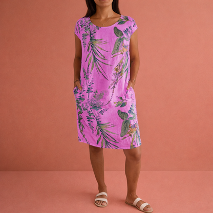 Dames midi-jurk in paars met minimalistisch design, zacht en comfortabel voor casual en stijlvolle outfits.