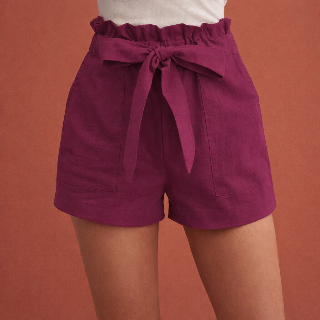 Dames shorts in paars met minimalistisch design, zacht en comfortabel voor casual en stijlvolle outfits.