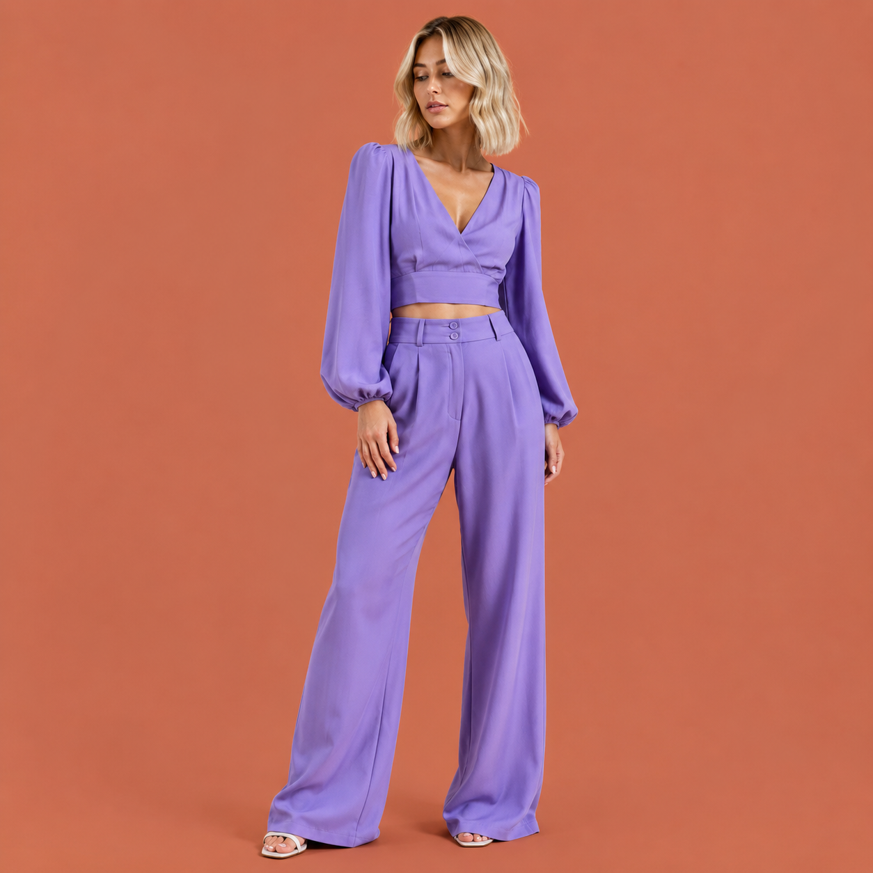 Dames tweedelige set in paars met minimalistisch design, zacht en comfortabel voor casual en stijlvolle outfits.