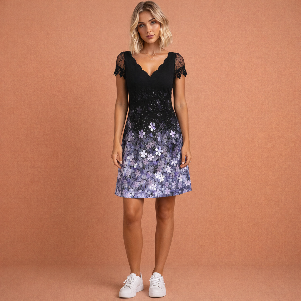 Dames mini-jurk in paars met minimalistisch design, zacht en comfortabel voor casual en stijlvolle outfits.