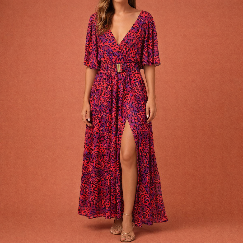 Dames maxi wikkeljurk in paars met minimalistisch design, zacht en comfortabel voor casual en stijlvolle outfits.