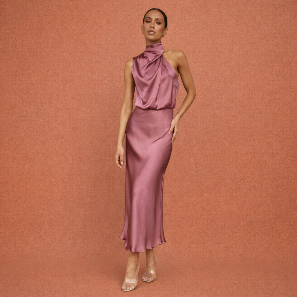 Dames maxi jurk in pruim met minimalistisch design, zacht en comfortabel voor casual en stijlvolle outfits.