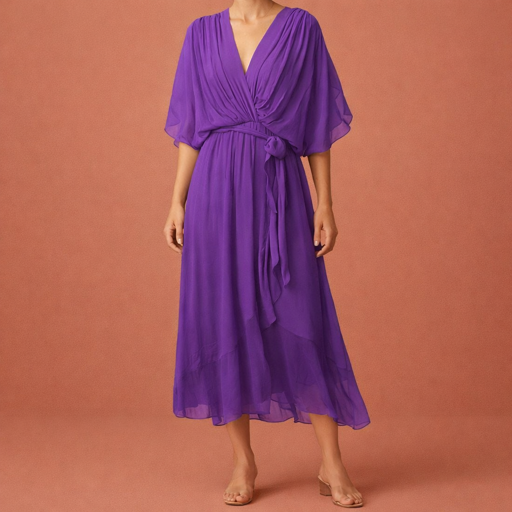 Dames maxi jurk in purper met minimalistisch design, zacht en comfortabel voor casual en stijlvolle outfits.