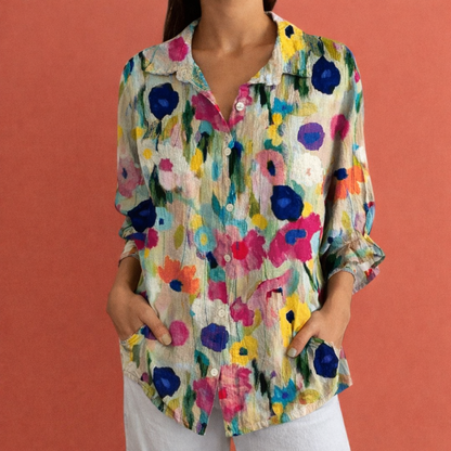 Dames blouse in regenboog met minimalistisch design, zacht en comfortabel voor casual en stijlvolle outfits.