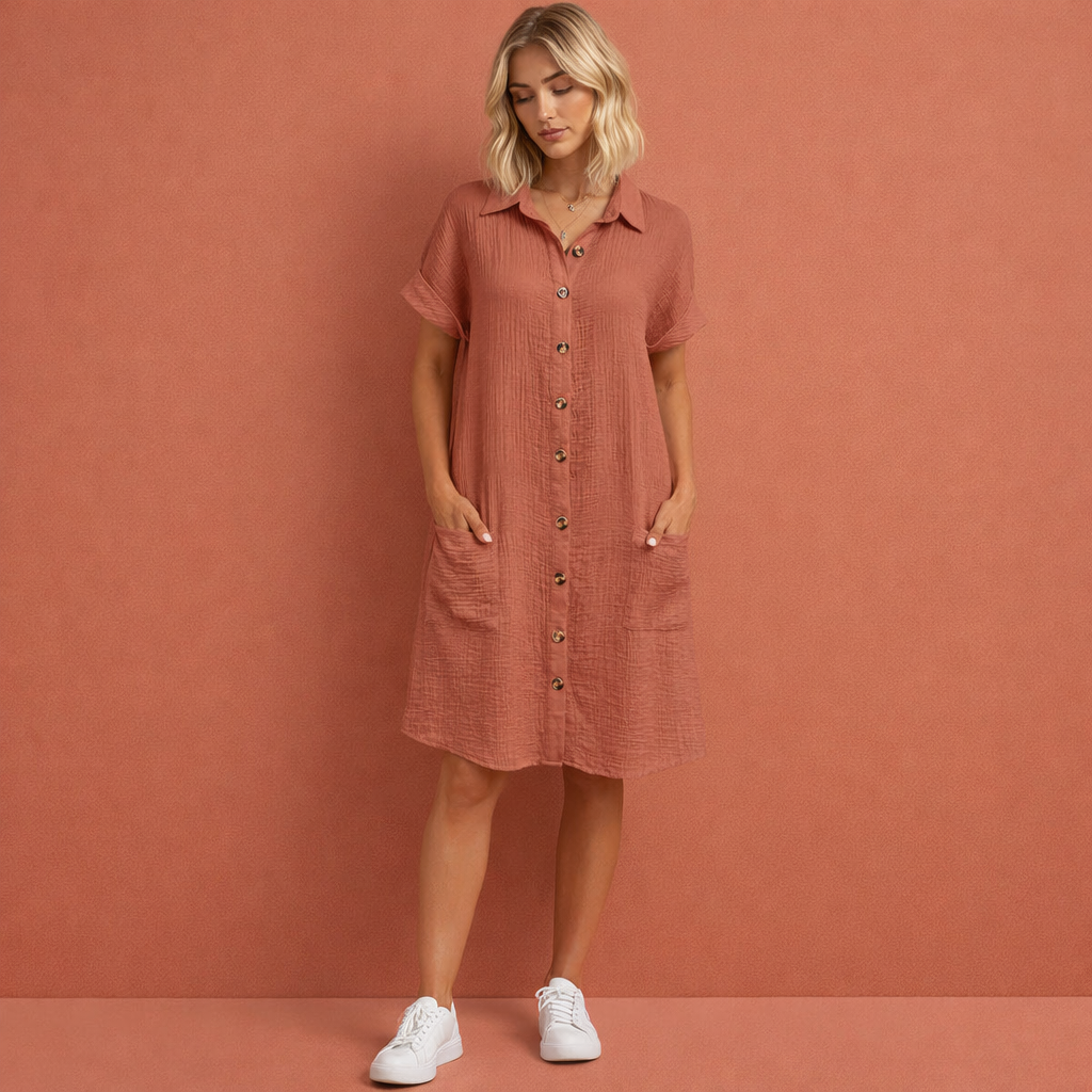 Rode casual hemdjurk voor dames met knoopsluiting en luchtige pasvorm, ideaal voor zomerse dagen.