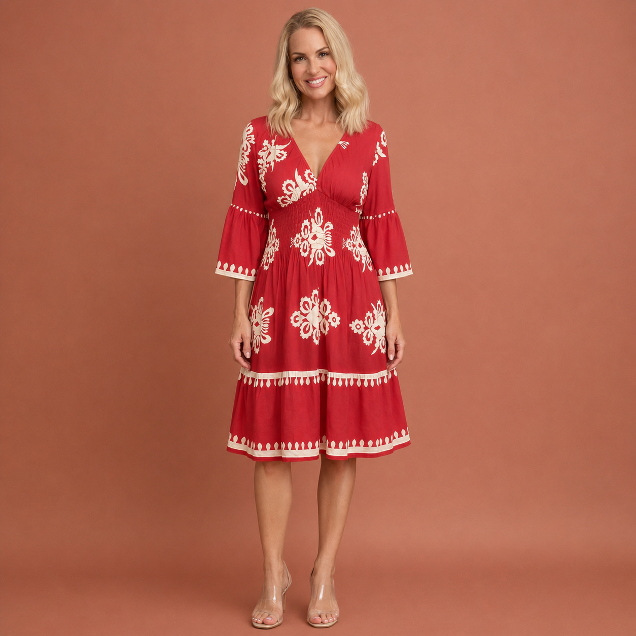 Dames bohemian maxi-jurk in rood met minimalistisch design, zacht en comfortabel voor casual en stijlvolle outfits.