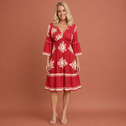 Dames bohemian maxi-jurk in rood met minimalistisch design, zacht en comfortabel voor casual en stijlvolle outfits.