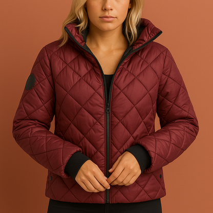 Dames winterjas in rood met capuchon, warm en stijlvol voor koude winterdagen.