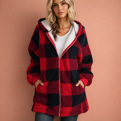 Rode dames jas met capuchon en ruitpatroon, comfortabele pasvorm en warme uitstraling voor dagelijks gebruik.