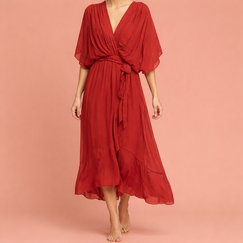 Dames maxi jurk in rood met minimalistisch design, zacht en comfortabel voor casual en stijlvolle outfits.