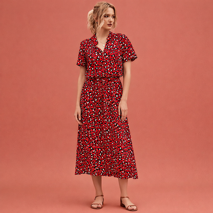 Dames midi jurk in rood met minimalistisch design, zacht en comfortabel voor casual en stijlvolle outfits.