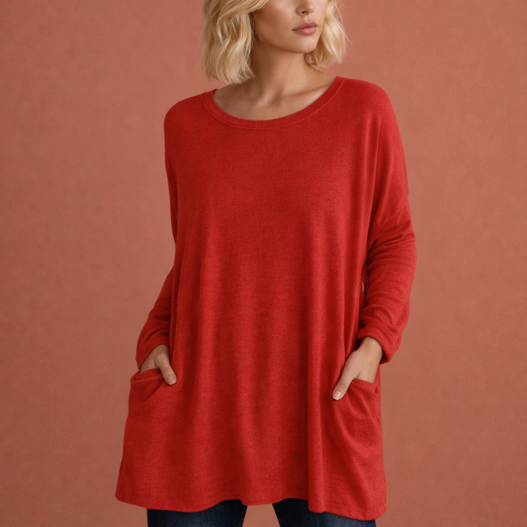 Dames oversized tuniek in rood met minimalistisch design, zacht en comfortabel voor casual en stijlvolle outfits.