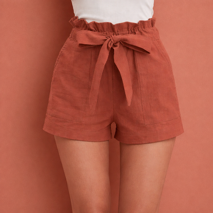 Dames shorts in rood met minimalistisch design, zacht en comfortabel voor casual en stijlvolle outfits.