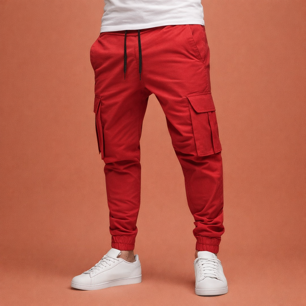 Heren cargo joggingbroek in rood met minimalistisch design, zacht en comfortabel voor casual en stijlvolle outfits.
