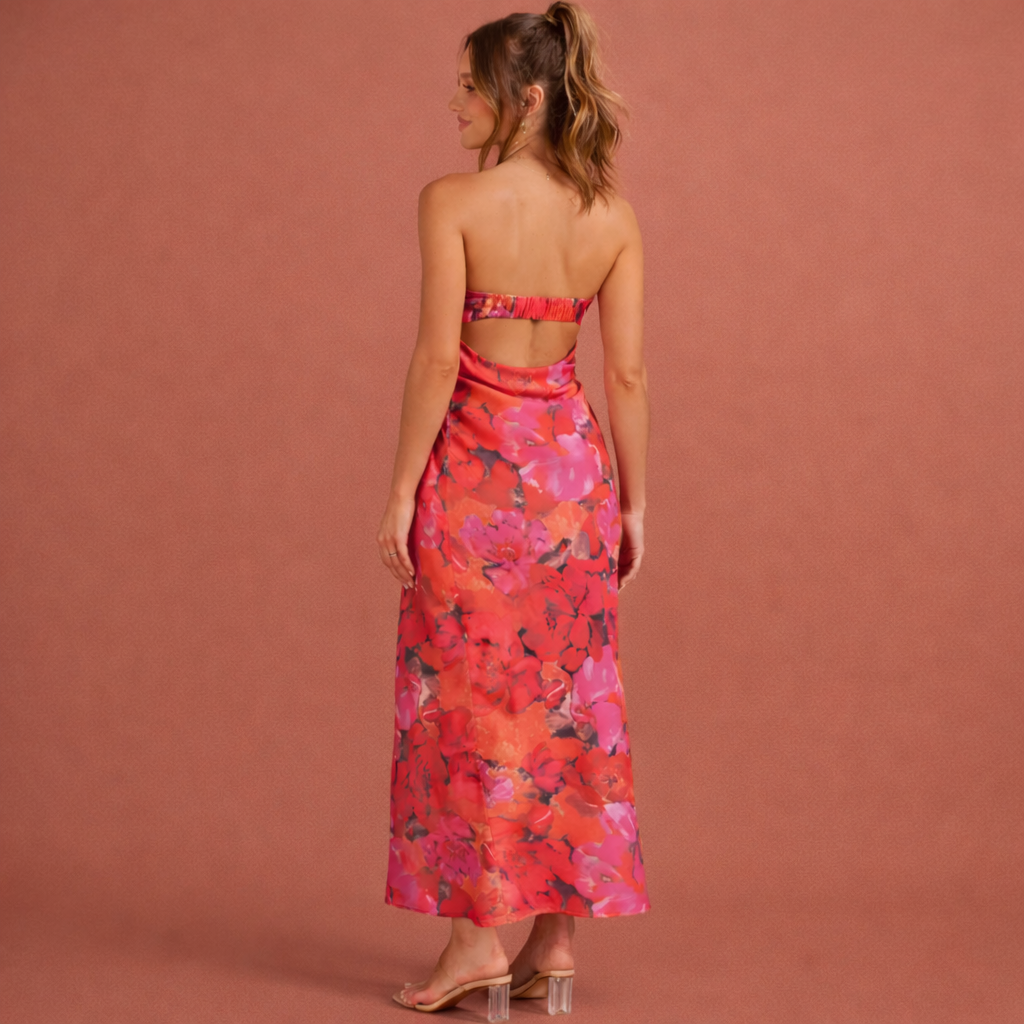 Rode romantische bandeau bloemenjurk voor dames met elegante pasvorm, ideaal voor zomerse dagen en feestelijke gelegenheden.1