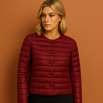 Ultradunne lichtgewicht donsjas voor dames in rode kleur, ideaal voor frisse dagen en dagelijks gebruik.