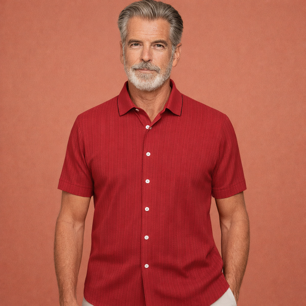 Dames overhemd in rood met minimalistisch design, zacht en comfortabel voor casual en stijlvolle outfits.