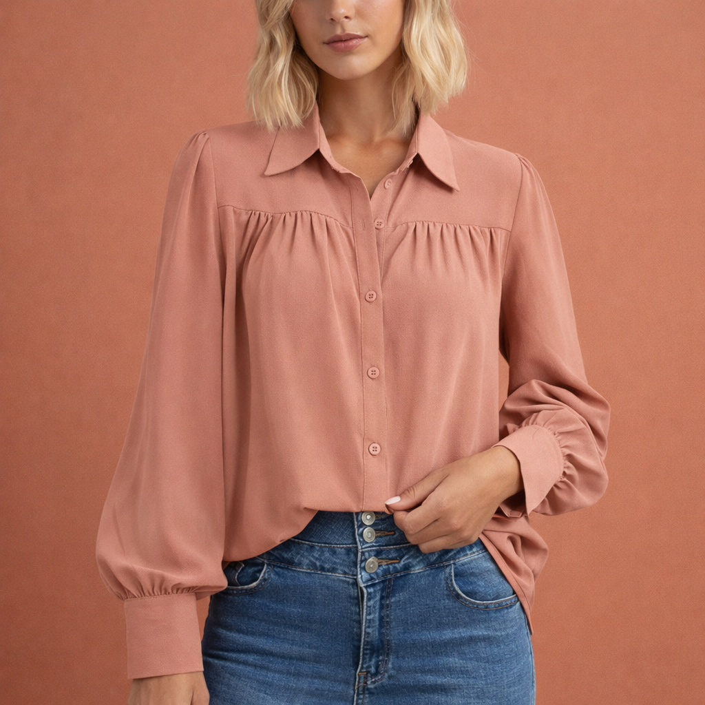 Dames blouse in roze met minimalistisch design, zacht en comfortabel voor casual en stijlvolle outfits.
