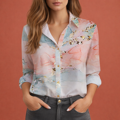 Dames blouse in roze met minimalistisch design, zacht en comfortabel voor casual en stijlvolle outfits.