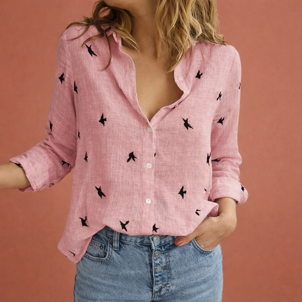 Dames blouse in roze met minimalistisch design, zacht en comfortabel voor casual en stijlvolle outfits.