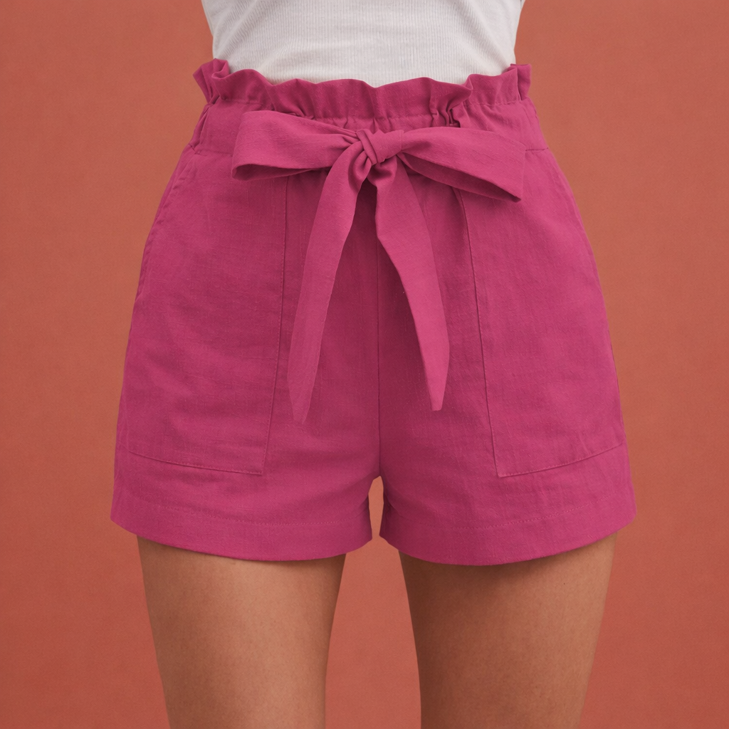 Dames linnen shorts in roze met minimalistisch design, zacht en comfortabel voor casual en stijlvolle outfits.