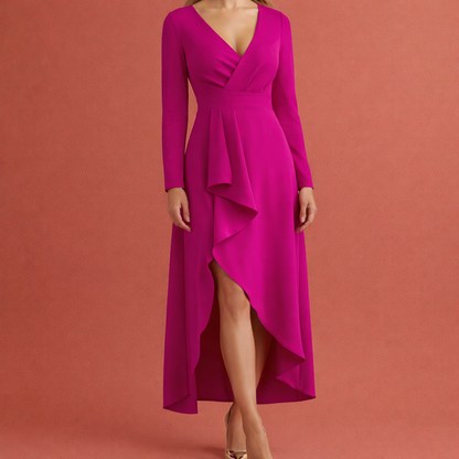 Dames maxi jurk in roze met minimalistisch design, zacht en comfortabel voor casual en stijlvolle outfits.