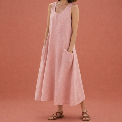 Dames maxi zomerjurk in roze met minimalistisch design, zacht en comfortabel voor casual en stijlvolle outfits.
