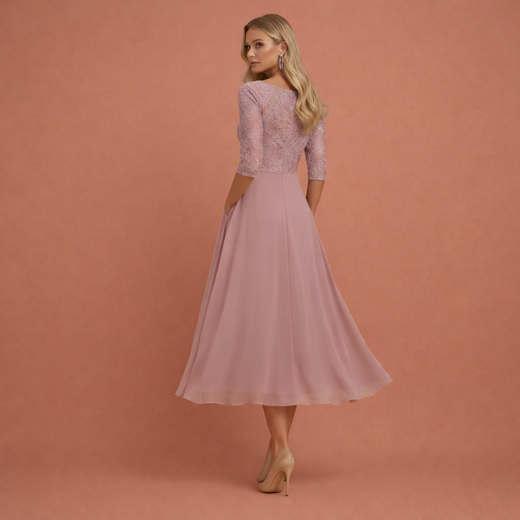 Dames avondjurk in roze met minimalistisch design, zacht en comfortabel voor casual en stijlvolle outfits.