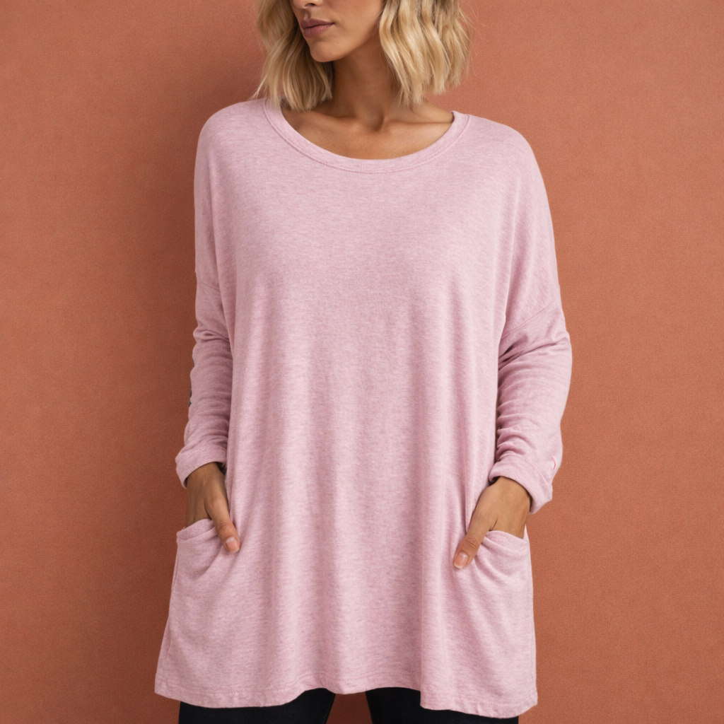 Dames oversized tuniek in roze met minimalistisch design, zacht en comfortabel voor casual en stijlvolle outfits.