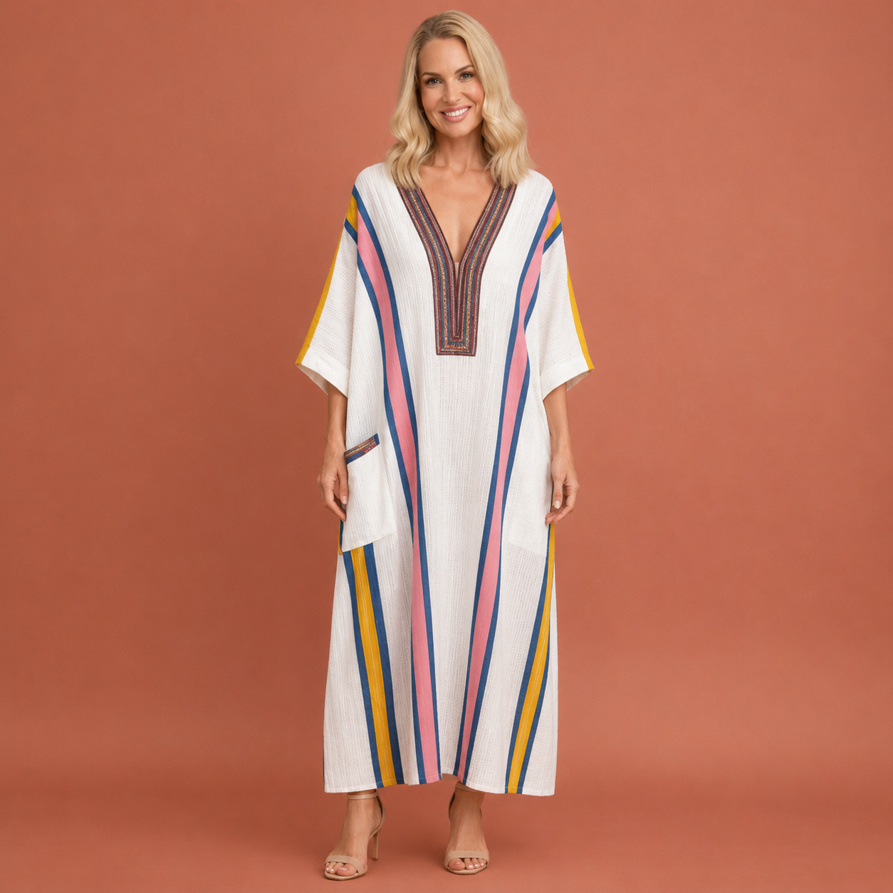 Dames strand maxi jurk in roze met minimalistisch design, zacht en comfortabel voor casual en stijlvolle outfits.