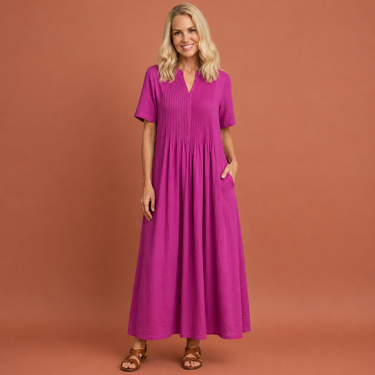 Dames jurk in roze met minimalistisch design, zacht en comfortabel voor casual en stijlvolle outfits.