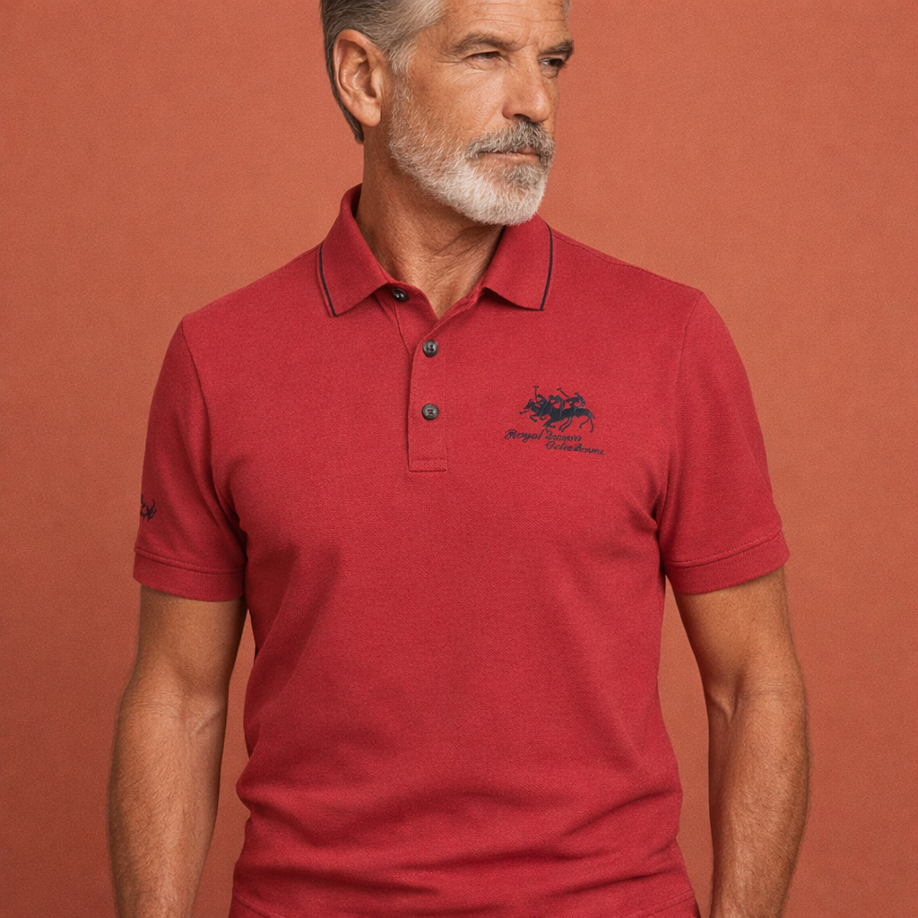 Heren polo in roze met minimalistisch design, zacht en comfortabel voor casual en stijlvolle outfits.
